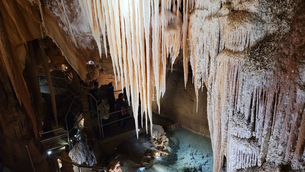 Every turn in Jenolan leads to otherworldly caverns and crystal formations—no matter what kind of tour you take! Image credits: Matt Burnett