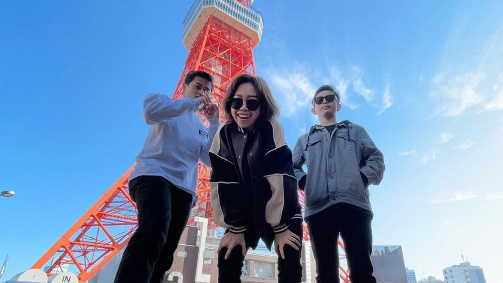 Treat your mates with a visit to the cloud-scraping Tokyo Tower. Credit: @yudianta_