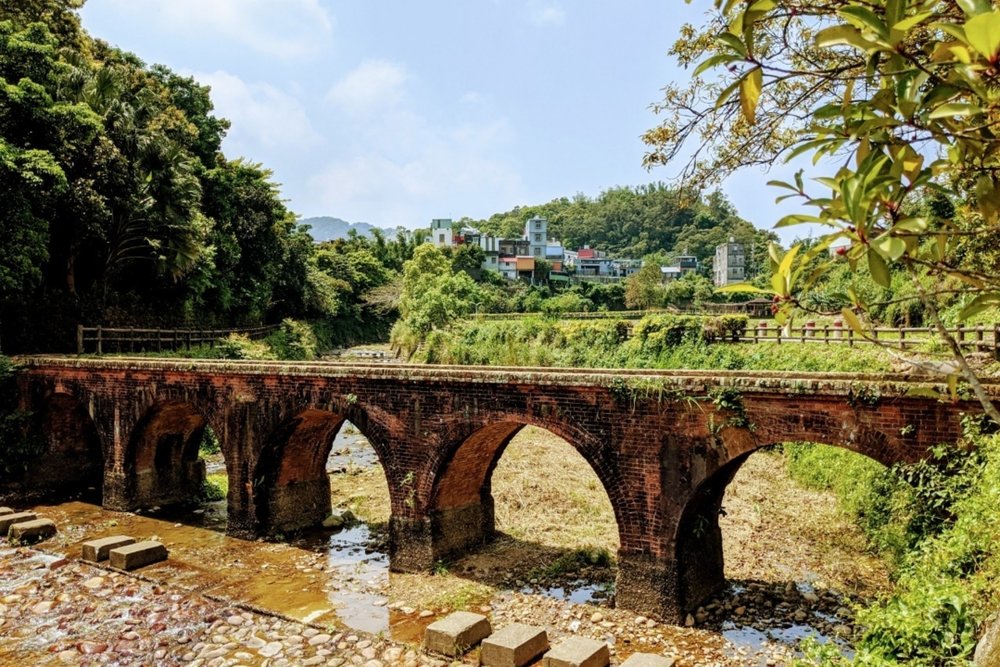 桃園景點：大平紅橋