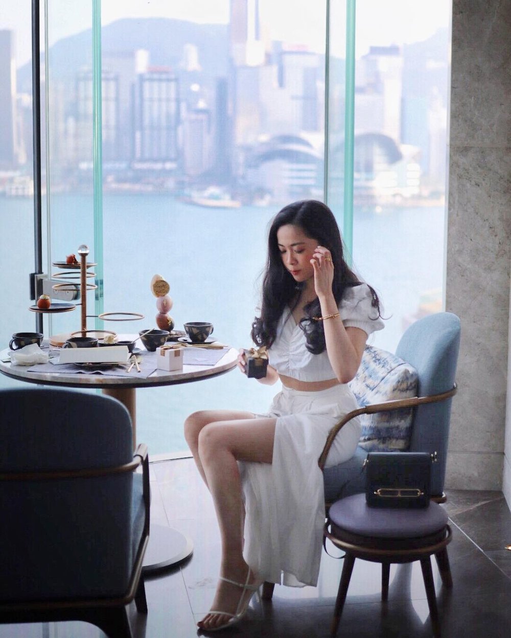 酒店的Lounge 只招待客人,一樣有維港美景。(Instagram @ngohaimolly)