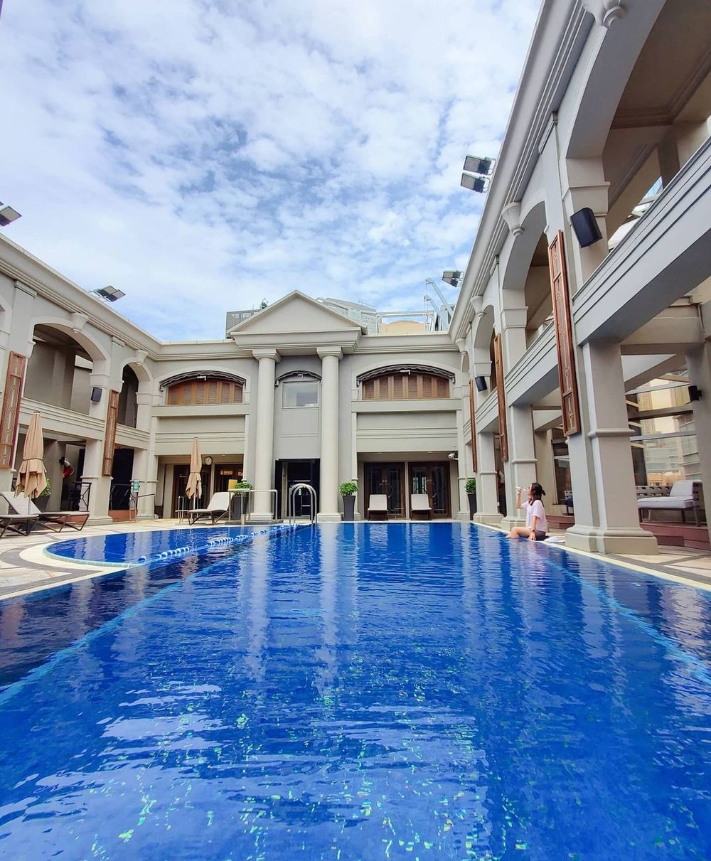 酒店的泳池以羅馬柱廊設計,具氣派之餘亦是IG人氣打卡點。(Instagram @msvanndiary)