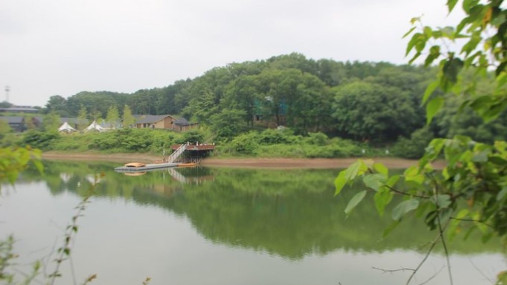 Moominvalley Park is adjacent to Lake Miyazawa, offering a magnificent view!