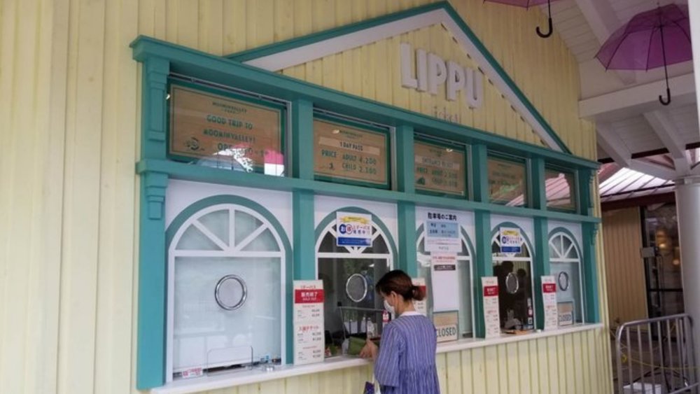 After the gate, you can line up for tickets at the ticket booth.