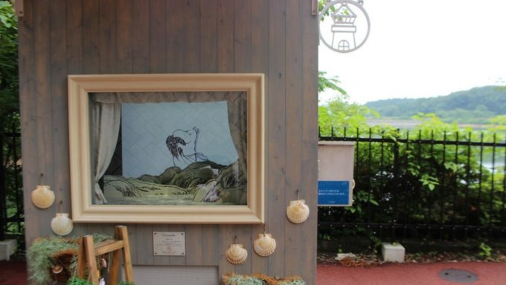 Check out the story doors that show short movies!