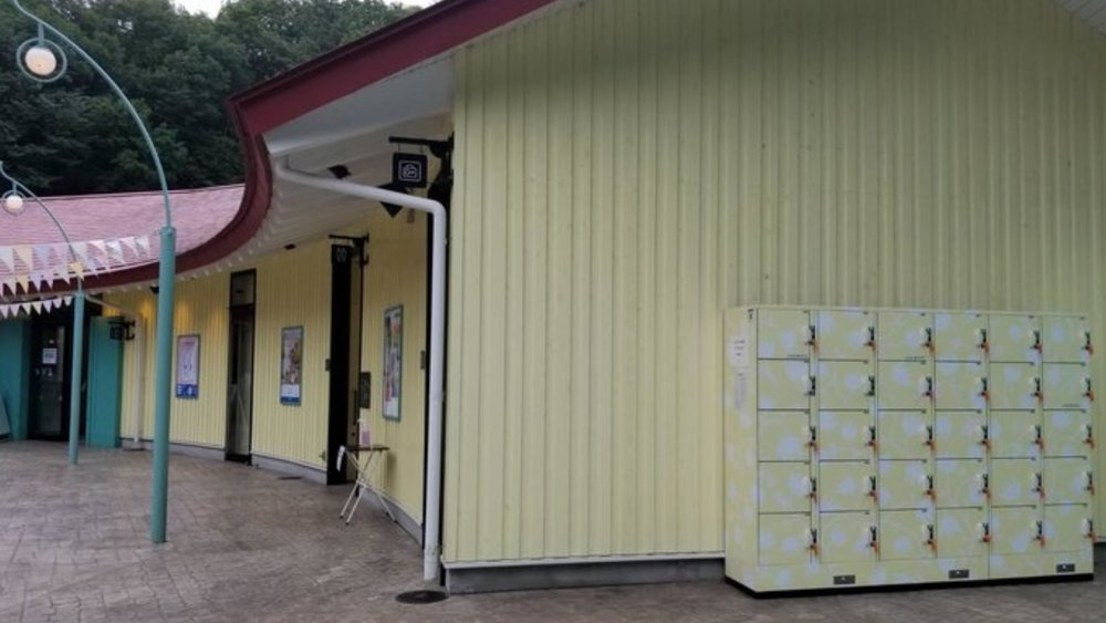 You can store items in the locker room.