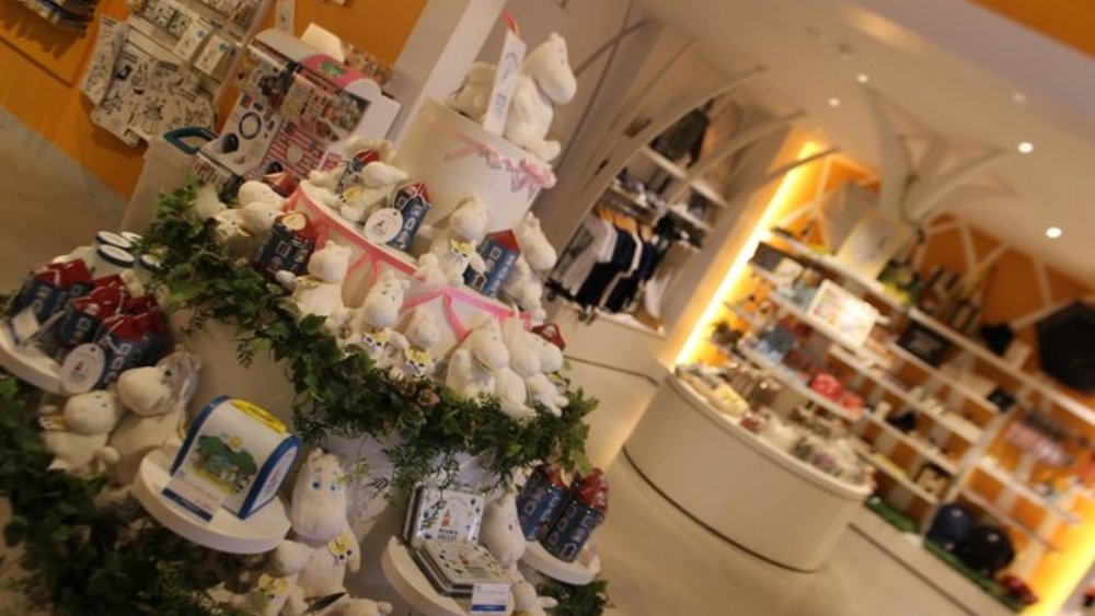 Don't forget to buy souvenirs!