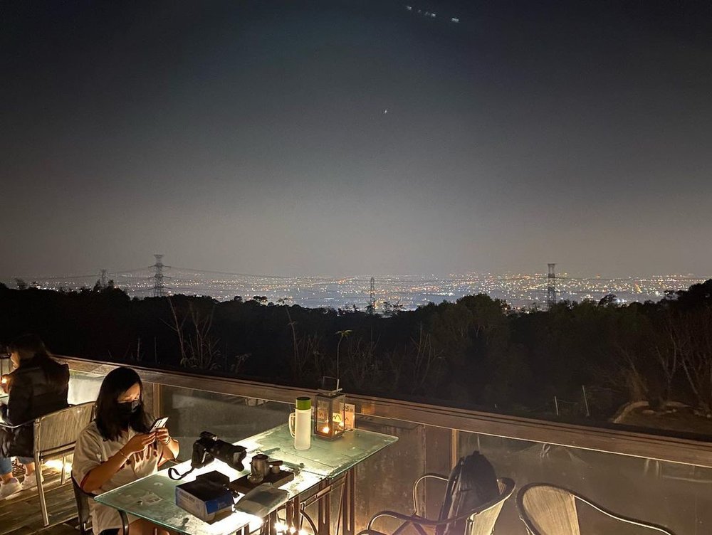 台中夜景咖啡：MITAKA 3e CAFE