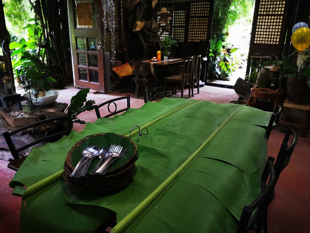 banana leaf table