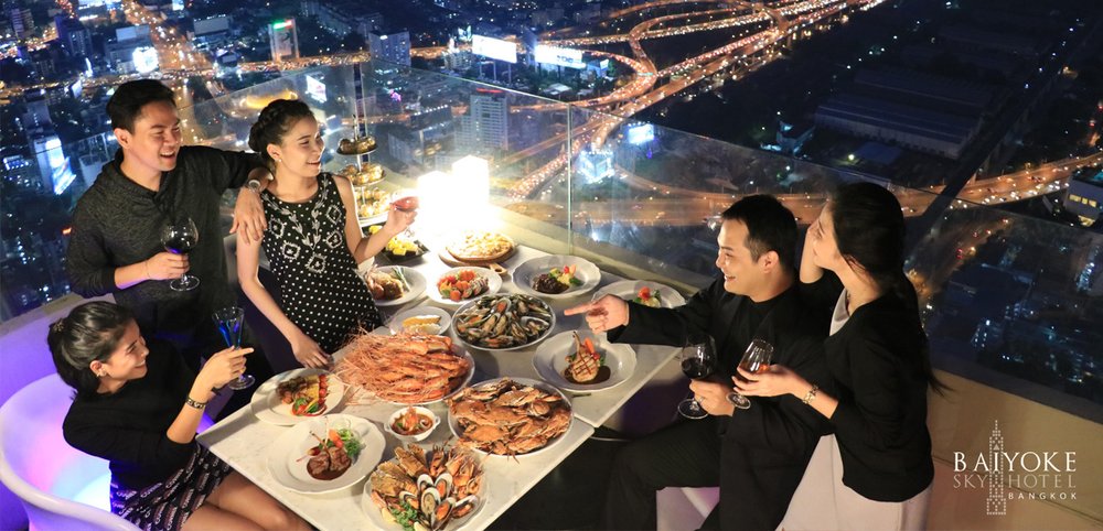 friends eating in baiyoke sky hotel
