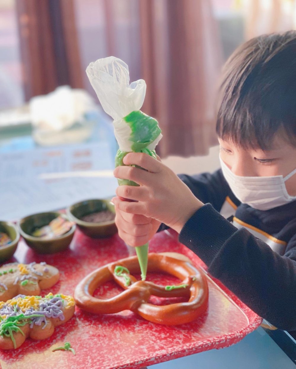 酒店設有很多親子活動興趣班,可先為小朋友預約報名。(Instagram @cwkyccarol)