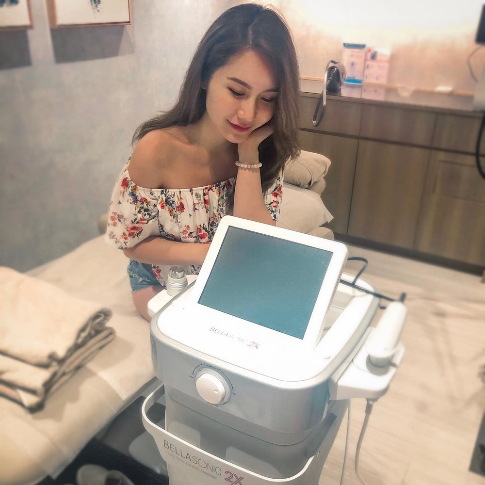 這裡有美國及歐盟標準的醫學美容儀器及技術,令人安心。(Instagram @rita.chong_)