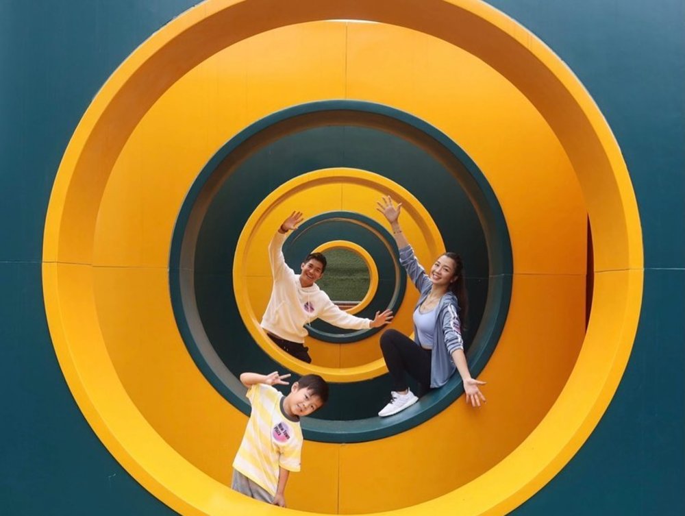 除了運動設施,場內亦有色彩繽紛的打卡位。(Instagram @kosandrakos)