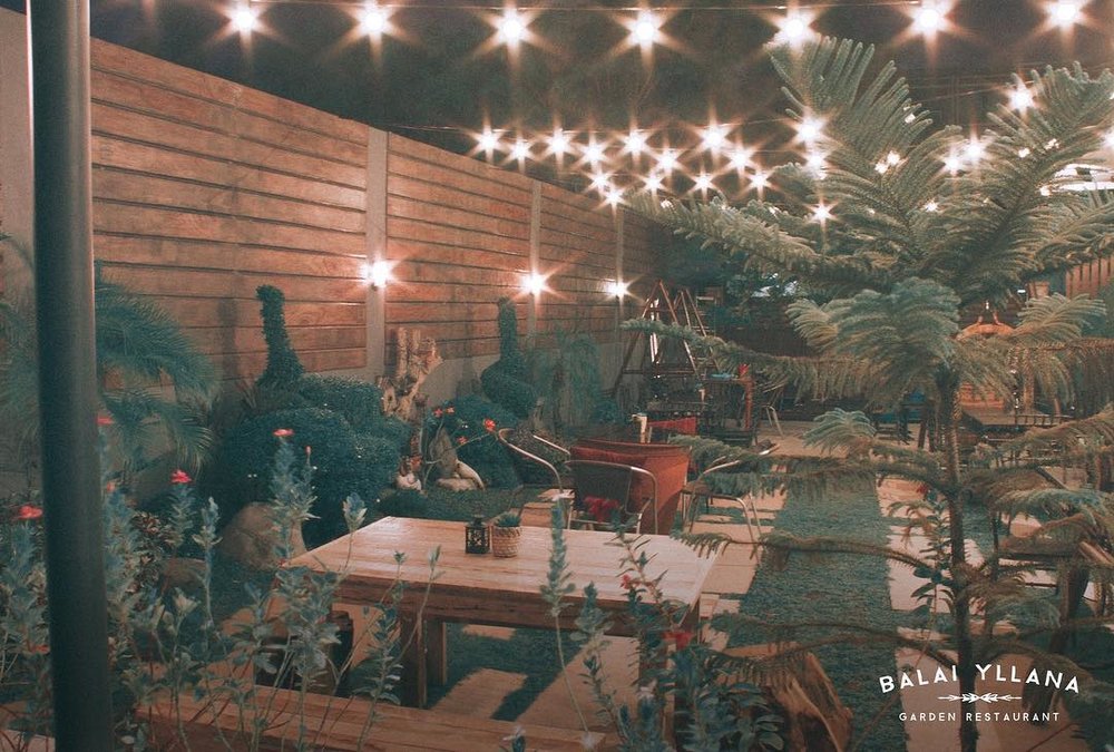 outdoor garden restaurant