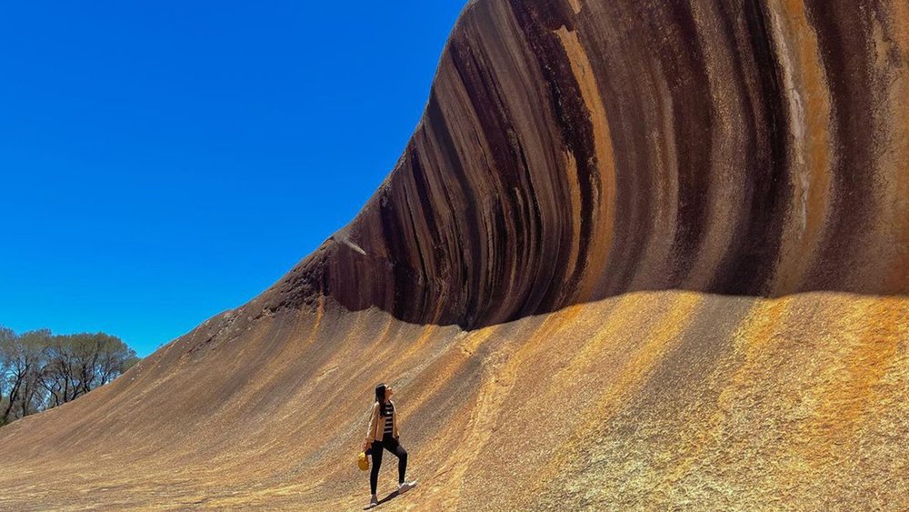 Pose for photos at Wave Rock, which is estimated to be 2.7 billion (!) years old. Image credit: @kvydefg on Instagram