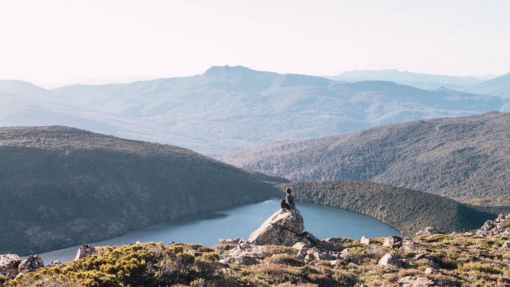 Experience great hiking weather during the summer months in Tasmania! Image credit: Sylvia Yang on Unsplash
