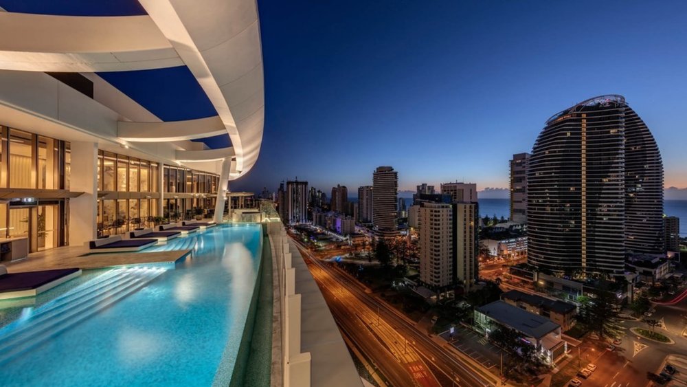 You shouldn’t miss a visit to The Darling’s rooftop pool and bar: Nineteen at the Star! "Credits: @nineteenatthestar"