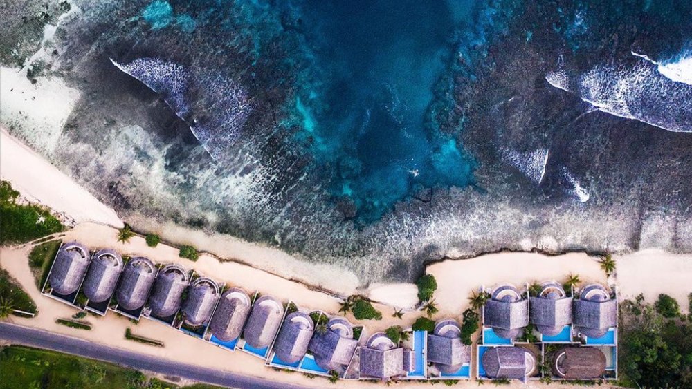 Incredible views of crystal blue waters and white sand beaches await you in Vanuatu. Credit: @thedroneangel