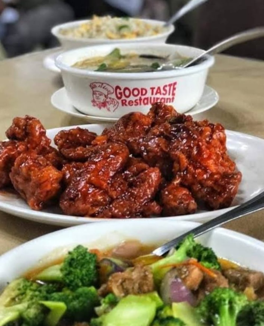 platter of rice and chicken wings
