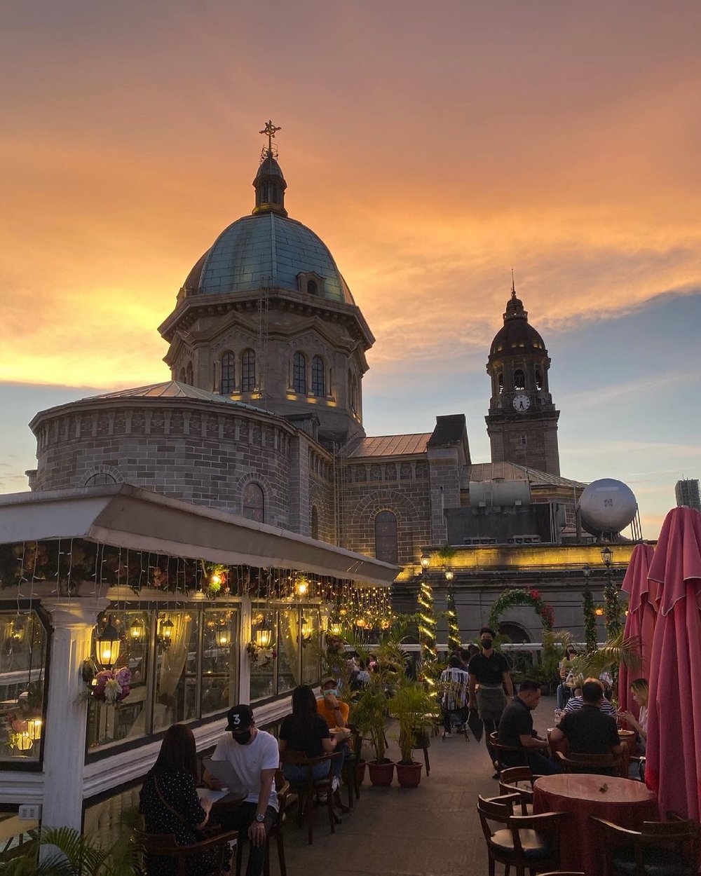 outdoor cafe area overlooking cathedral