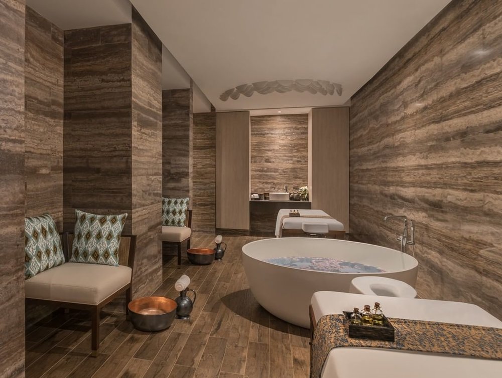 spa room with luxury tub
