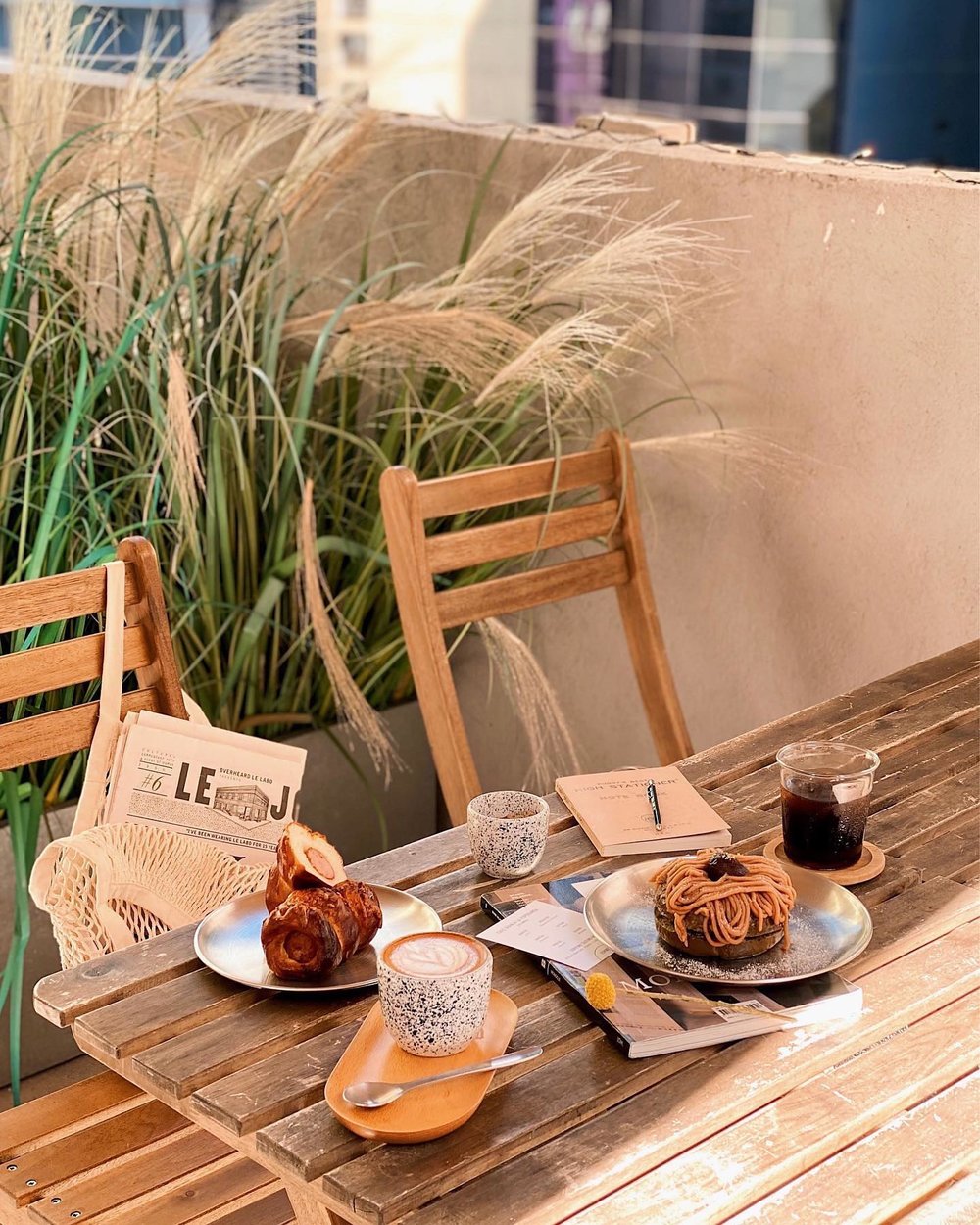 餐廳設有戶外用餐區,裝修亦相當別緻!(Instagram @blocpaper)