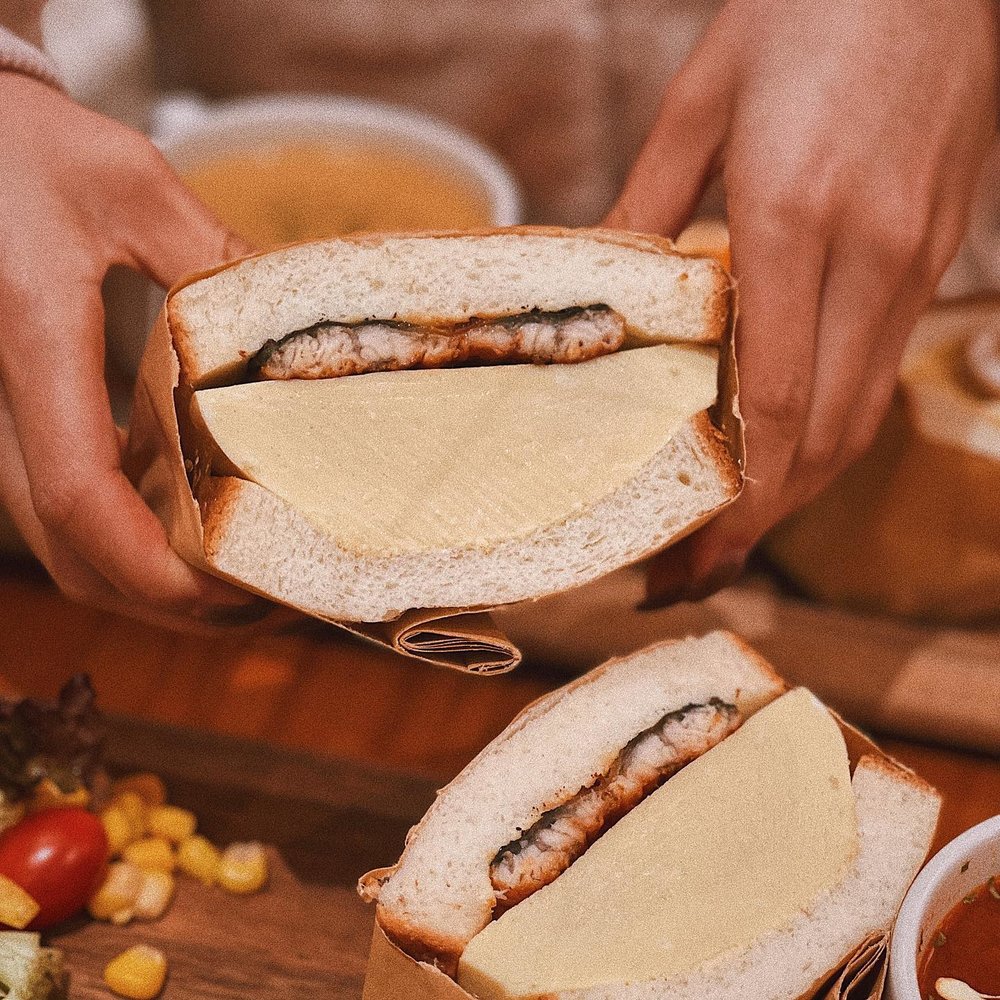 餐廳提供不同日式三文治選擇,鰻魚配上厚厚的燒玉子,絕對是滿分早餐之選!(Instagram @818.foodstudio)