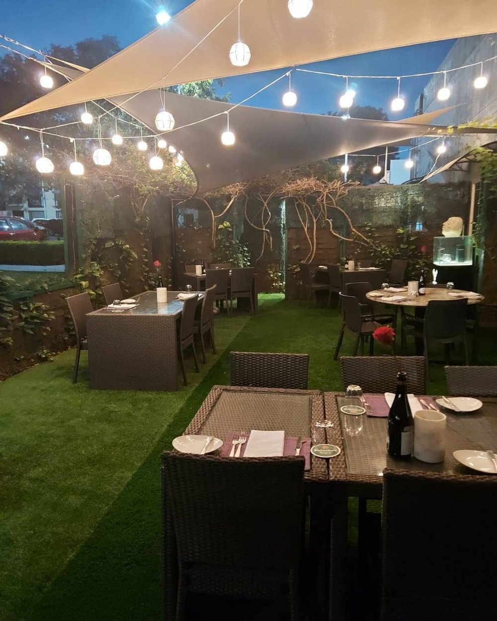 al fresco dining area in garden