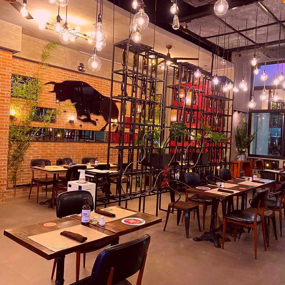 new york style interior design on restaurant 