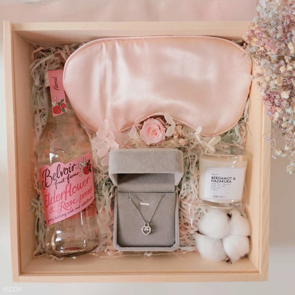 bow + ribbon gift for her