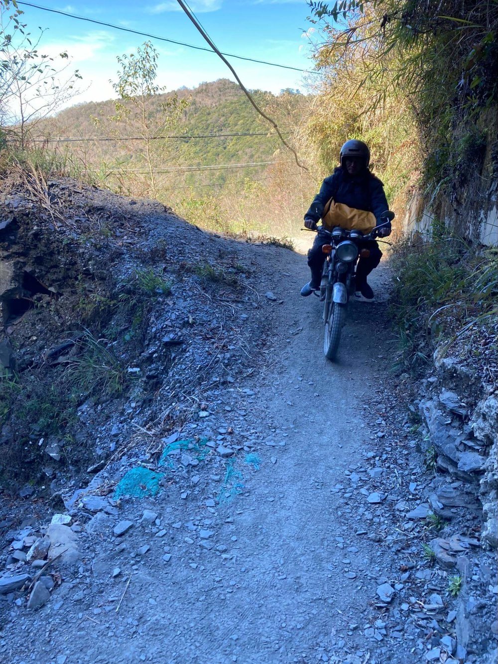 奇萊南華載送物資的工作人員