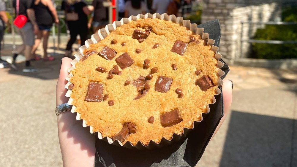 Embrace your sweet tooth with a Cookie Num-Num! Credits: @veggiedisney