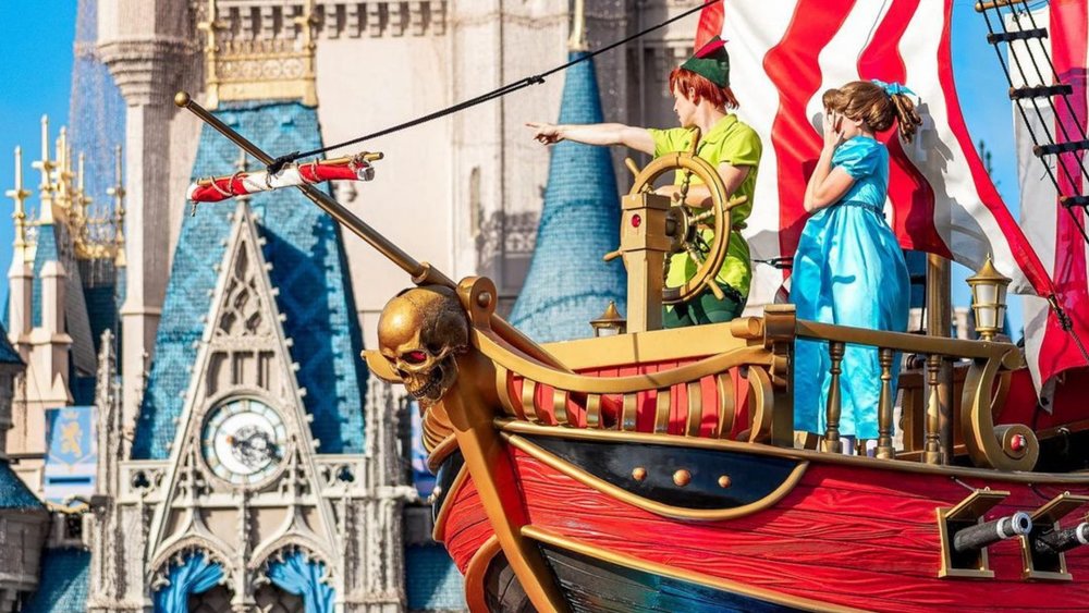 The Festival of Fantasy is a parade that showcases all the beloved Disney characters, such as Peter Pan and Wendy.  Image credits @marcopolo15 on Instagram