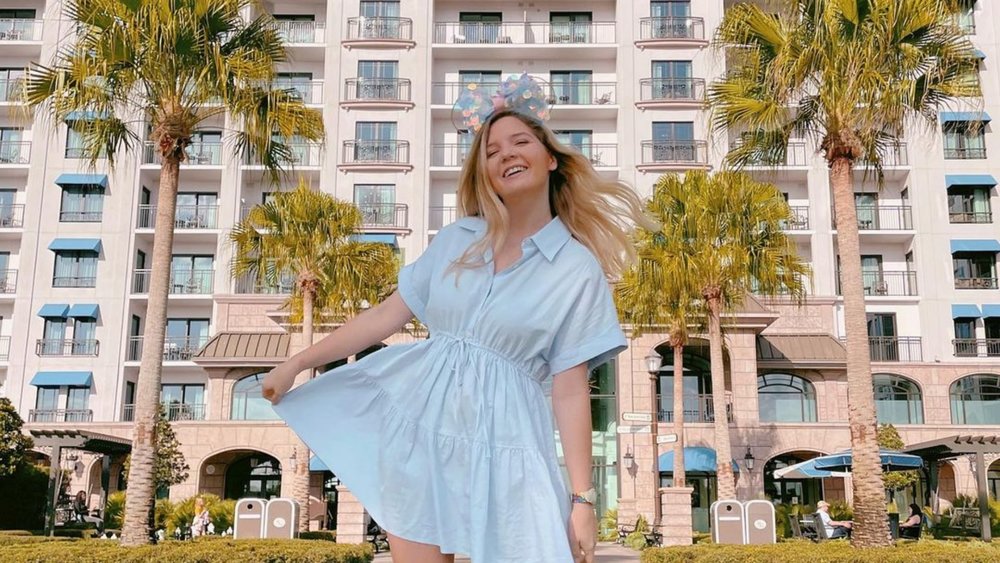 This resort offers access to the Disney Skyliner gondola system and world-class dining! Image credits @lydiaannkocsi on Instagram