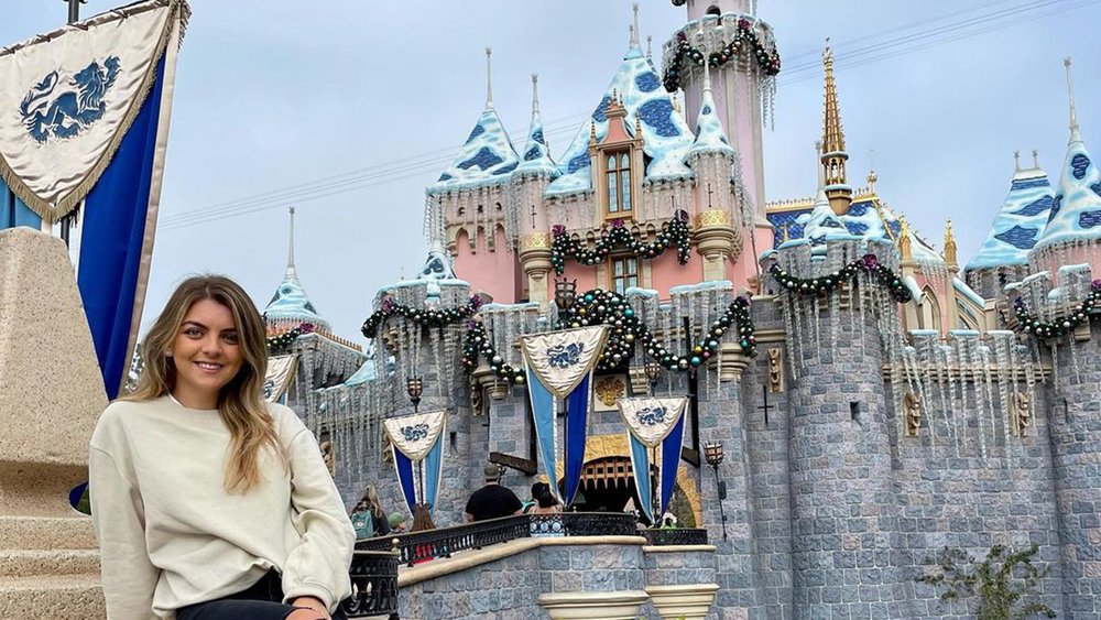 See the Sleeping Beauty Castle decorated differently, depending on the season. Credit: diadianaxo