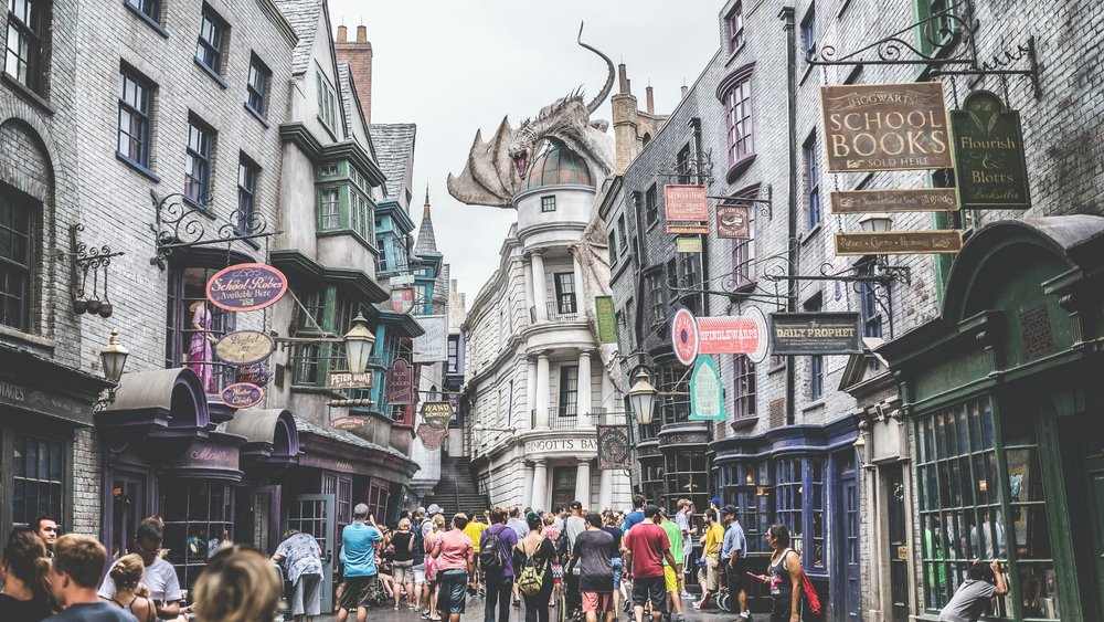Diagon Alley is a hub for all things Potter; it has shops, diners, and a can’t-miss 3D ride! Image credits @troyjarrell on Unsplash