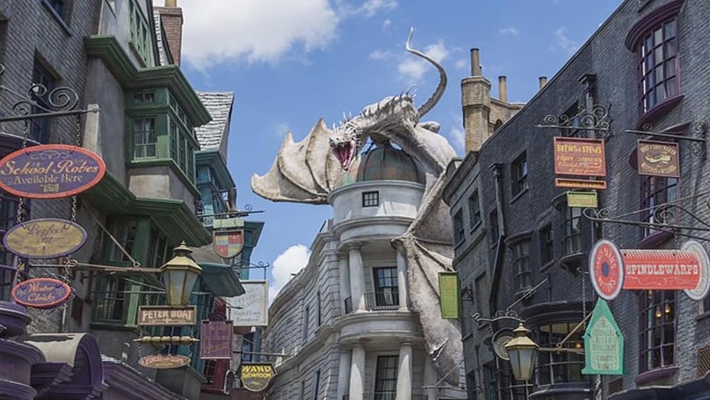 Escape to Gringotts is a 3-D attraction that can also be found in Universal Florida. Image credits @cupcakecastleslisa on Instagram
