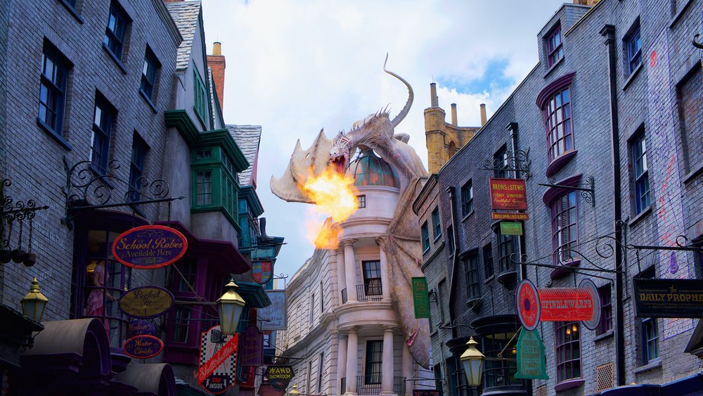 Get a delicious sticky toffee pudding at Diagon Alley’s Leaky Cauldron. Credit: Brian McGowan on Unsplash