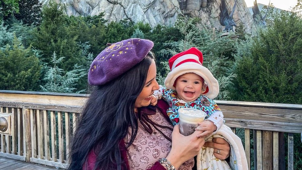 Despite its name, butterbeer is non-alcoholic so even the kiddos can enjoy it! Credit: giojammies