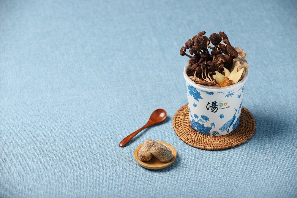 茶樹菇蜜棗燉唐排,健脾和胃清熱平肝,清腸胃,健脾補腎,袪濕利尿。