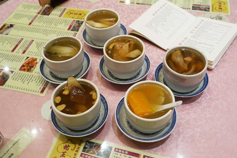 除了最出名的蛇羹,還有多款中式老火燉湯。