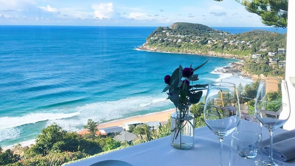 Established in 1929, Jonah’s has served A-list Hollywood celebs – from Joan Collins to Justin Bieber. Image Credits: @jonahswhalebeach