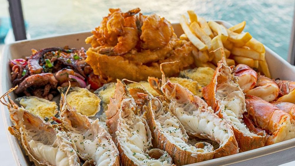 A Hot & Cold Seafood Platter is perfect for Aus’ crazy weather Image Credits: @lugarnoseafood