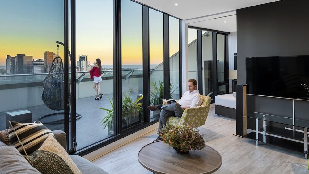 You don’t have to go far to enjoy the view of Melbourne during sunset when you’re at the Aura