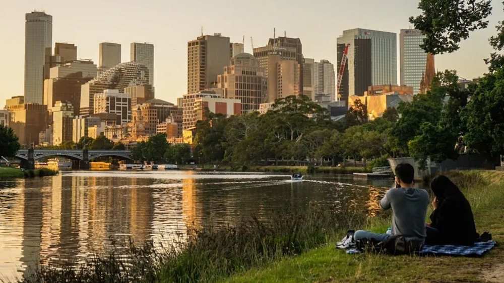 Set up a lovely picnic as you take photos of the Melbourne skyline from Birrarung Marr. Credits: @christian_peperoni 