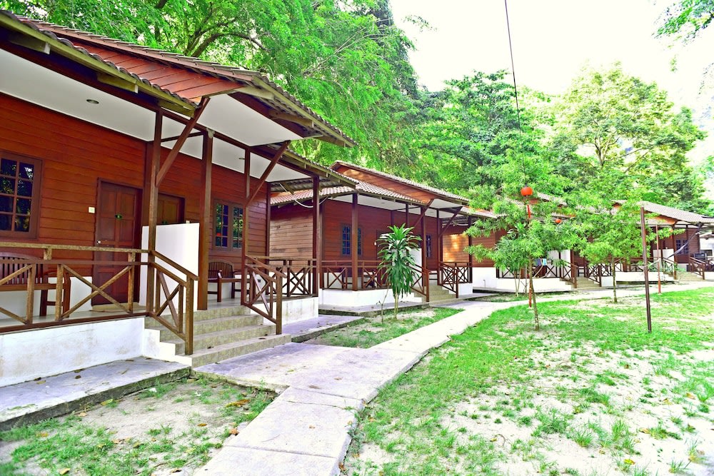 Vikri Beach Resort best hotel in pulau pangkor