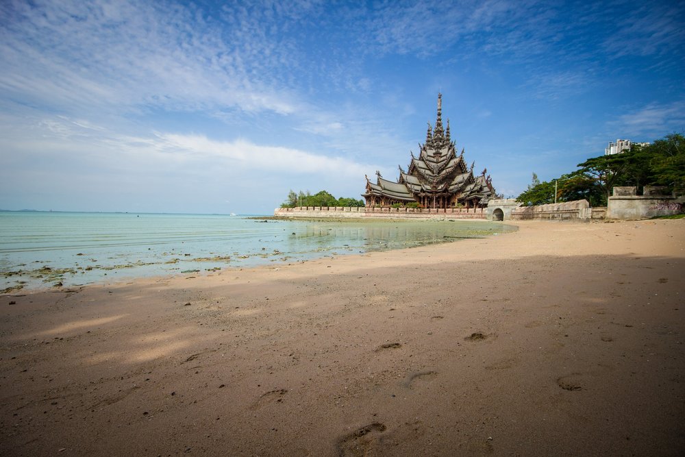 ปราสาทสัจธรรม ณ ริมหาด