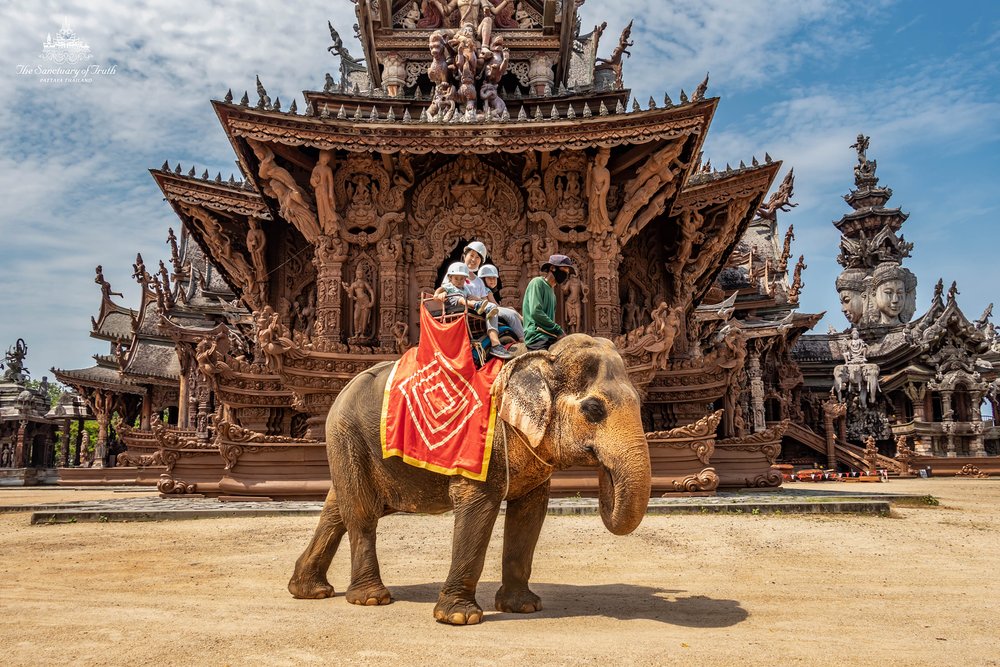 ขี่ช้างชมปราสาทสัจธรรม