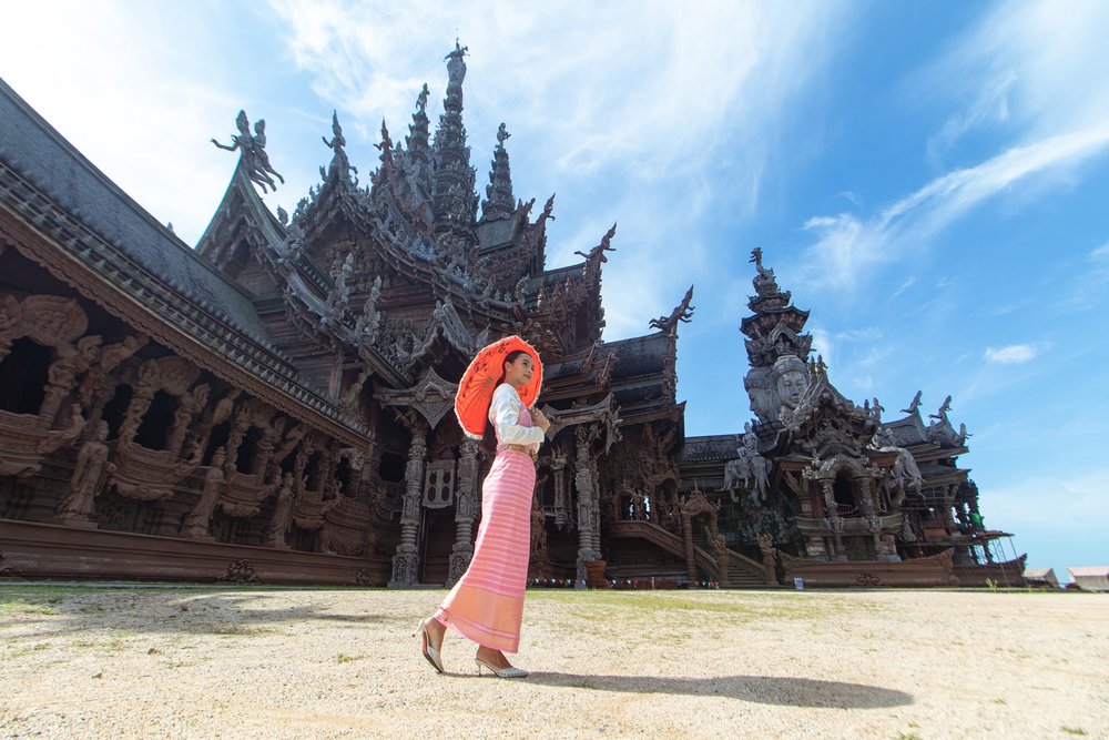 ด้านข้างปราสาทสัจธรรม