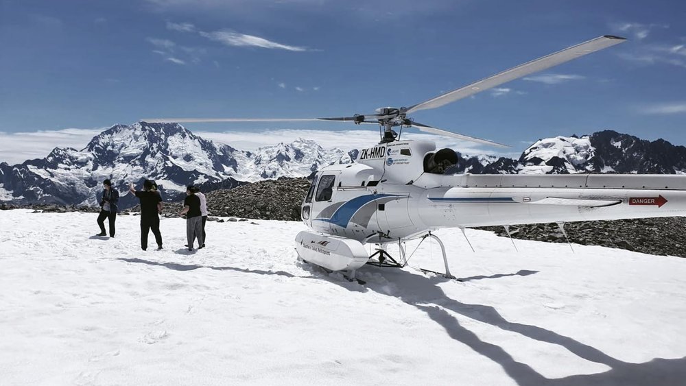 Experience a smooth snow landing at Aoraki/Mt Cook! Credits: @heliworksmtcook 
