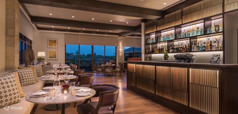 cozy hotel bar and restaurant